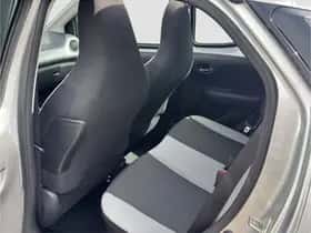 Toyota Aygo (2016) thumbnail 16