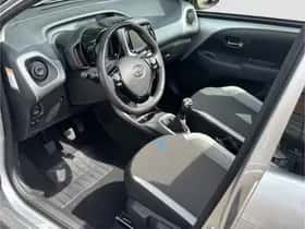 Toyota Aygo (2016) thumbnail 7