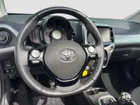 Toyota Aygo (2016) thumbnail 8