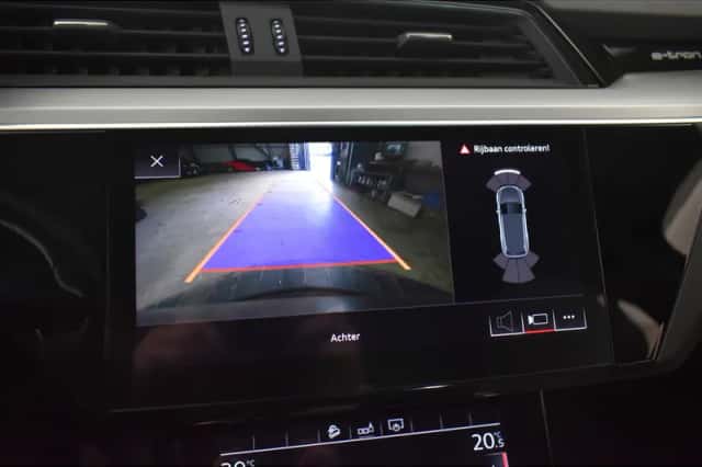 Audi e-tron (2019) thumbnail 4