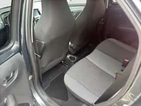 Toyota Aygo (2018) thumbnail 8