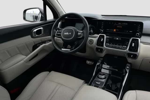 Kia Sorento (2023) thumbnail 2