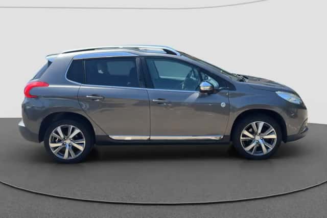 Peugeot 2008 (2016) thumbnail 2