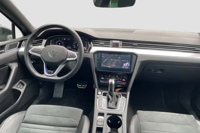 Volkswagen Passat (2022) thumbnail 2