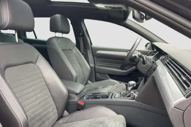 Volkswagen Passat (2022) thumbnail 4