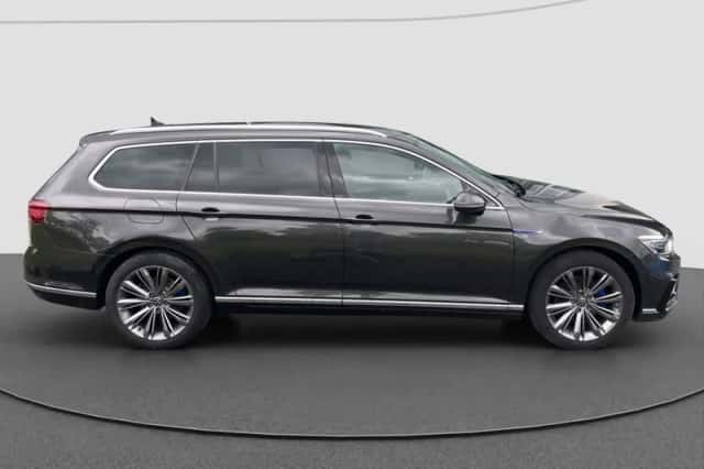 Volkswagen Passat (2022) thumbnail 5