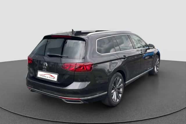 Volkswagen Passat (2022) thumbnail 6