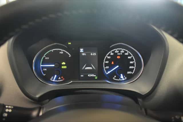 Toyota Yaris (2020) thumbnail 3