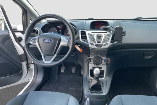 Ford Fiesta (2012) thumbnail 2