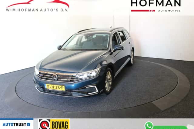 Volkswagen Passat (2022) thumbnail 1