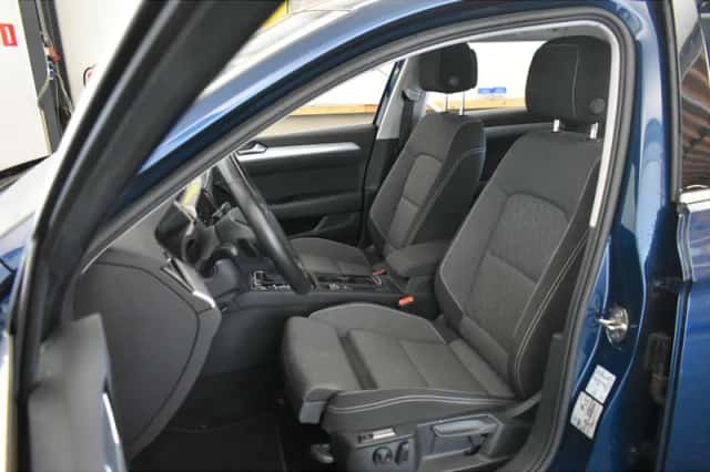 Volkswagen Passat (2022) thumbnail 2