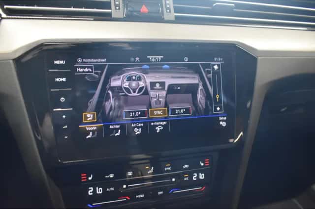 Volkswagen Passat (2022) thumbnail 6