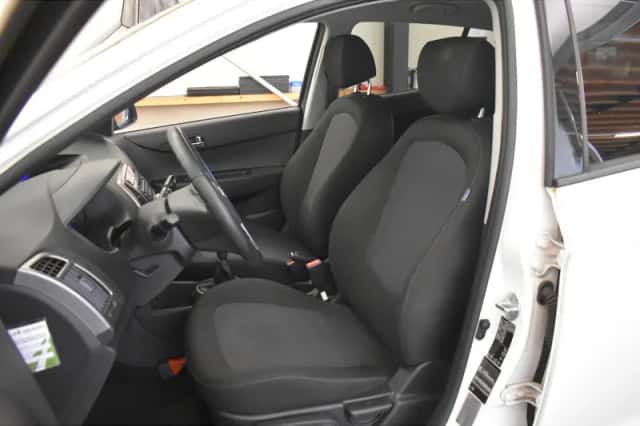 Hyundai i20 (2014) thumbnail 2