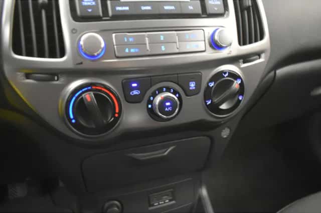 Hyundai i20 (2014) thumbnail 3