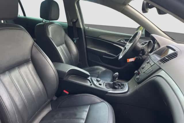 Opel Insignia (2012) thumbnail 2