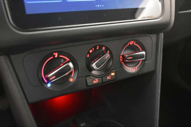 Volkswagen Polo (2014) thumbnail 2