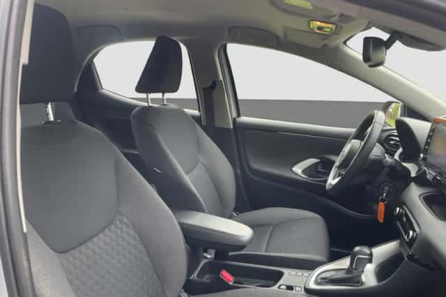 Toyota Yaris (2023) thumbnail 2