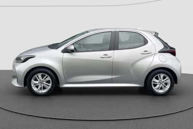 Toyota Yaris (2023) thumbnail 4