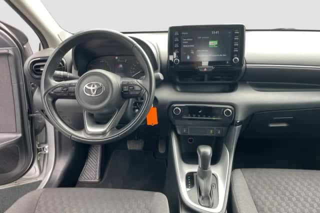 Toyota Yaris (2022) thumbnail 2