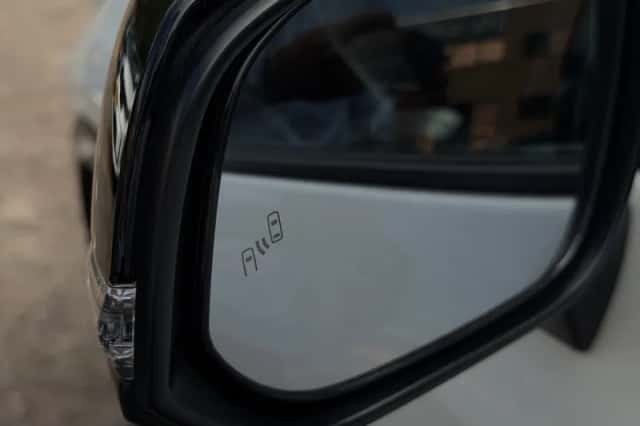 Toyota RAV4 (2021) thumbnail 4