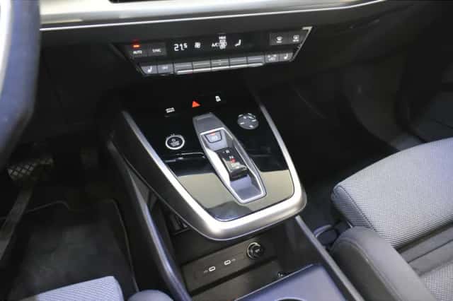 Audi Q4 (2022) thumbnail 6
