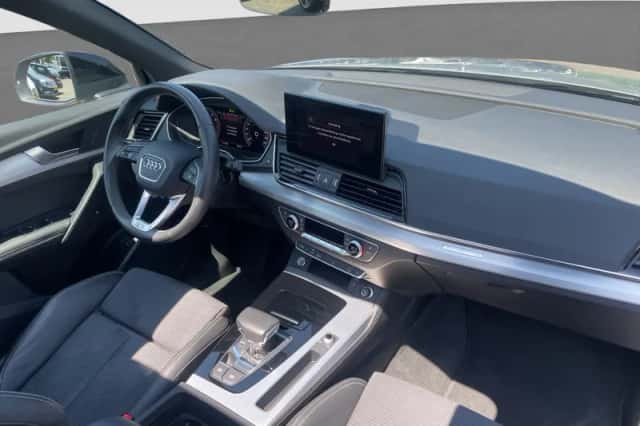 Audi Q5 (2023) thumbnail 2