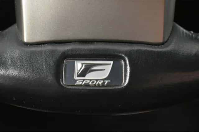 Lexus RC (2017) thumbnail 6