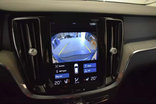 Volvo V60 (2020) thumbnail 2