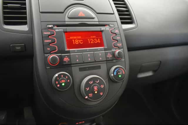 Kia Soul (2009) thumbnail 2