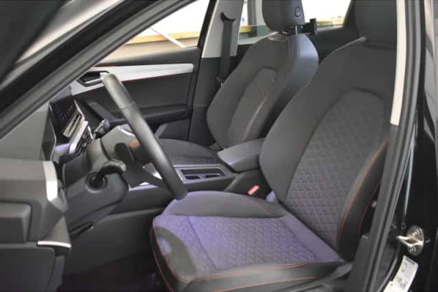 SEAT Leon (2023) thumbnail 2