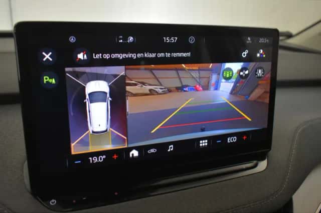 Škoda Enyaq (2022) thumbnail 3
