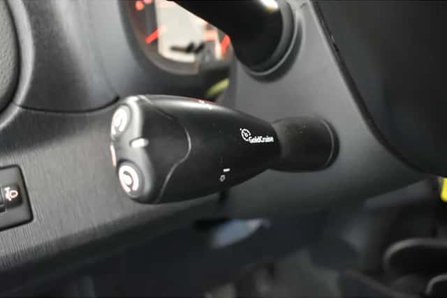 Toyota Yaris (2011) thumbnail 5