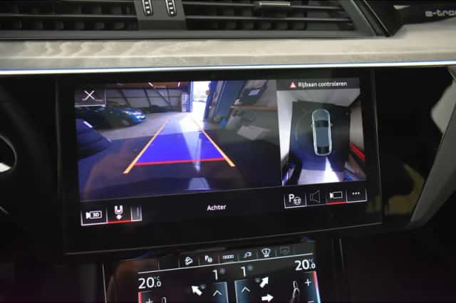 Audi e-tron (2022) thumbnail 4