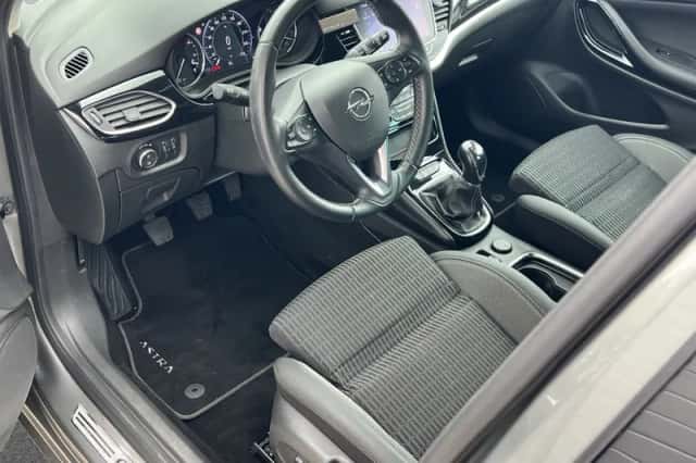 Opel Astra (2021) thumbnail 2