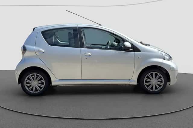 Toyota Aygo (2010) thumbnail 5