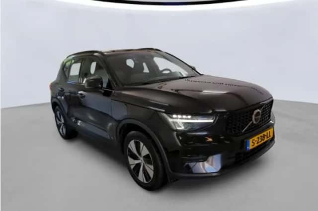 Volvo XC40 (2023) thumbnail 2