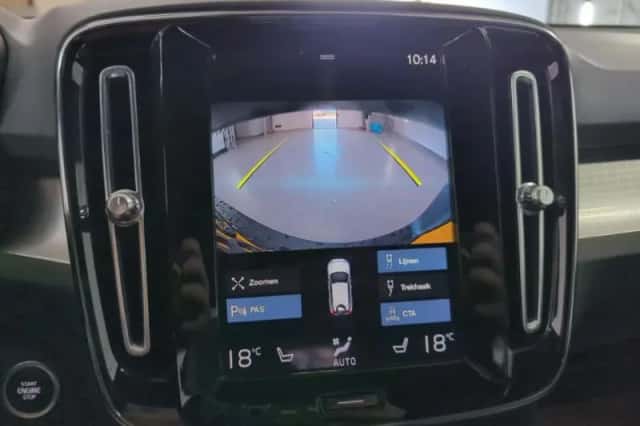 Volvo XC40 (2023) thumbnail 3
