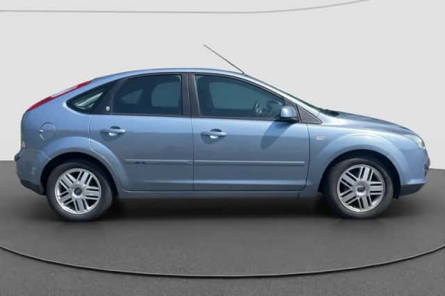 Ford Focus (2006) thumbnail 3