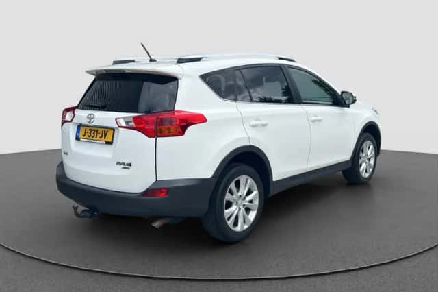 Toyota RAV4 (2013) thumbnail 4