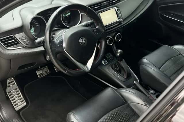 Alfa Romeo Giulietta (2017) thumbnail 2