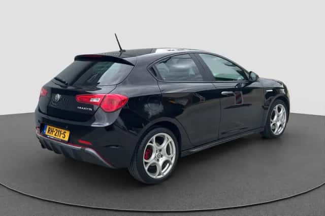 Alfa Romeo Giulietta (2017) thumbnail 4