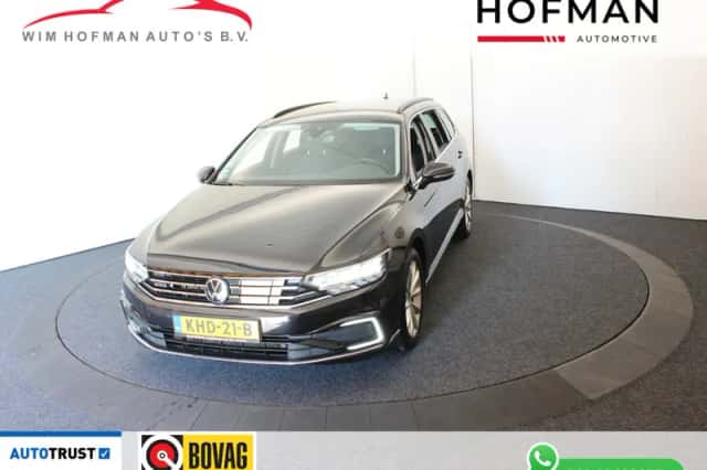 Volkswagen Passat (2021) thumbnail 1