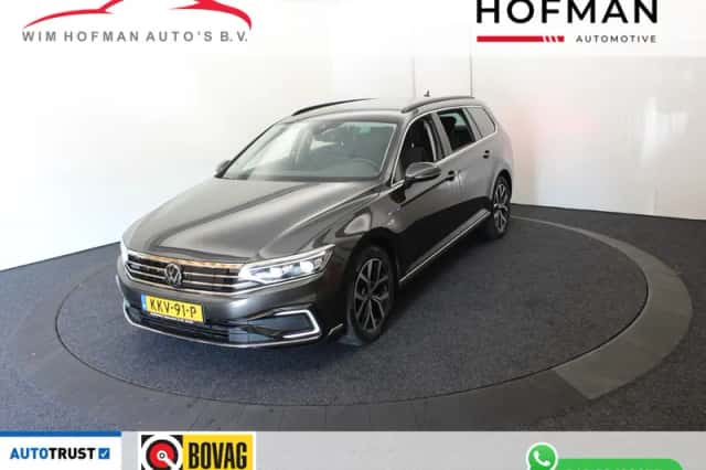 Volkswagen Passat (2023) thumbnail 1