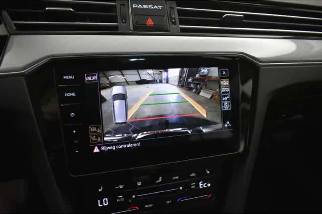 Volkswagen Passat (2023) thumbnail 5