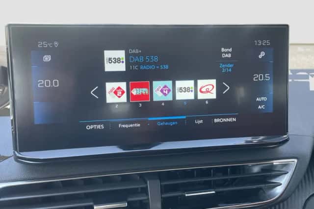 Peugeot 3008 (2022) thumbnail 6