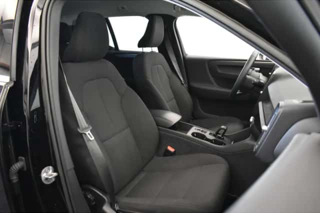 Volvo XC40 (2022) thumbnail 2
