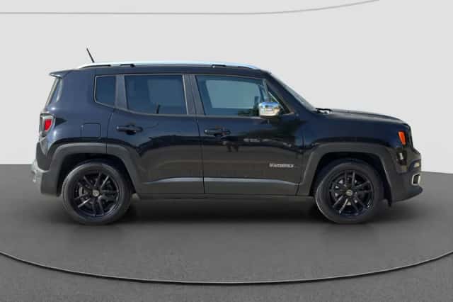 Jeep Renegade (2015) thumbnail 2