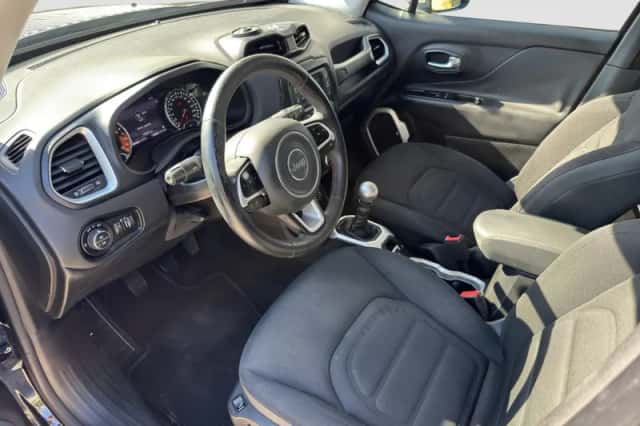 Jeep Renegade (2015) thumbnail 3