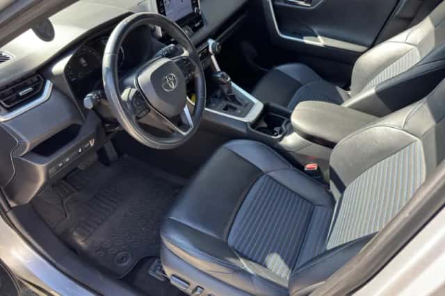 Toyota RAV4 (2020) thumbnail 3