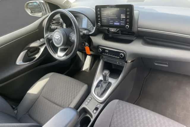 Toyota Yaris (2023) thumbnail 2